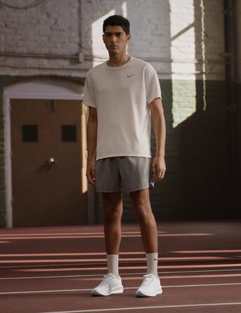 Кросівки Nike Downshifter 13 для чоловіків (45 EU, White Wolf Grey)