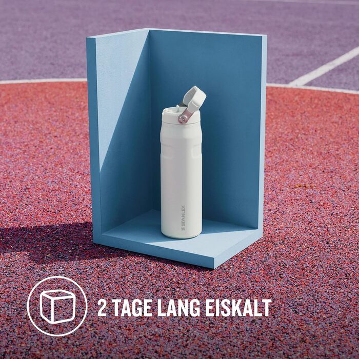 Термобутилка Stanley Flip Straw 2.0 з трубочкою 0,7 л, чорна, термос, зберігає холод до 12 годин, тримає лід до 3 днів, BPA-free, не протікає, підходить для автотримача, можна мити в посудомийці
