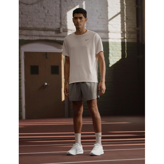 Кросівки Nike Downshifter 13 для чоловіків (45 EU, White Wolf Grey)