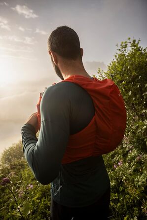 Гідраційний жилет SALOMON ADV Hydra Vest 8 для бігу та хайкінгу, унісекс, комфорт та стабільність, швидкий доступ до води, червоний, розмір L