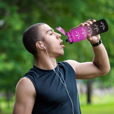 Спортивна пляшка для води 1 л, витікання, з маркуванням часу, легка, для велосипеда, школи, офісу, фітнесу (1000 мл, фіолетово-чорна)