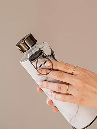 Велика пляшка для води EQUA 750 мл з боросилікатного скла, BPA-free, з чохлом зі штучної шкіри, сіра/біла, герметична