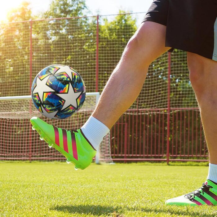 Футбольний м'яч Champions FootBall розмір 5 для дітей та дорослих - ідеальний подарунок для фанатів, гри та тренувань