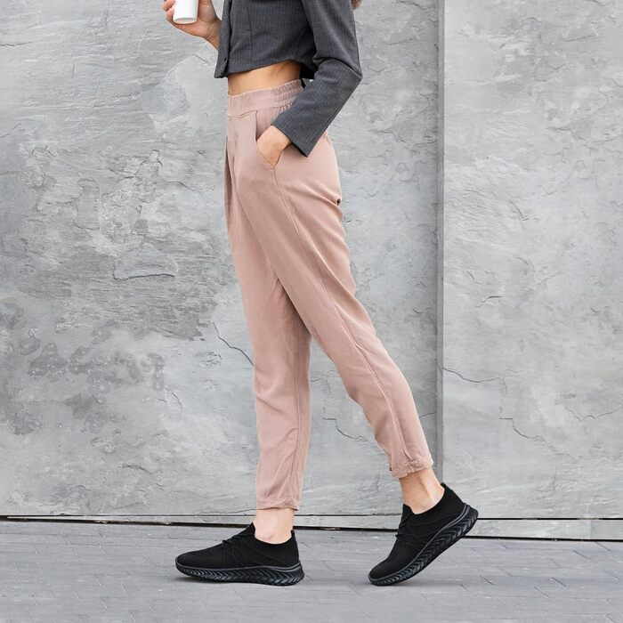 Жіночі кросівки: спортивні, зручні, для занять у залі, бігу та тенісу. Білі (37 EU, повністю чорні)