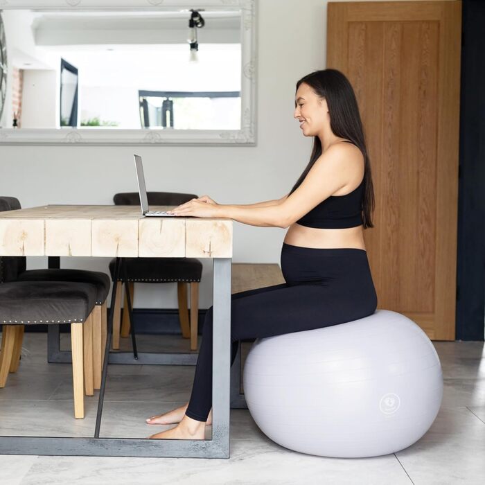 М'яч для пологів BABYGO – для вагітності, йоги, фізіотерапії та тренувань. Комплект з книгою. Підходить для всіх трьох триместрів. Плани пологів та відновлення. Екологічний, антивибуховий (Pearl, 65 см)