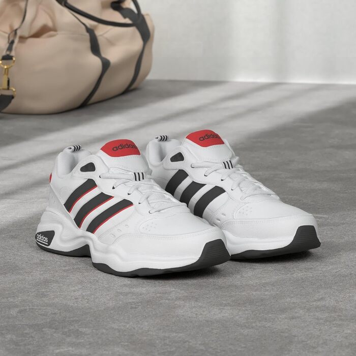 Чоловічі кросівки adidas Strutter — Білі з чорним та червоним (Cloud White/Core Black/Active Red), розмір 43 1/3 EU