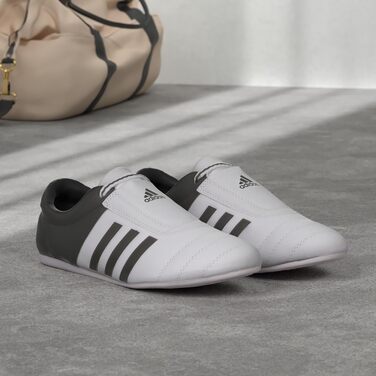 Кросівки для тренувань Adidas Kick II білі, 44 2/3 EU