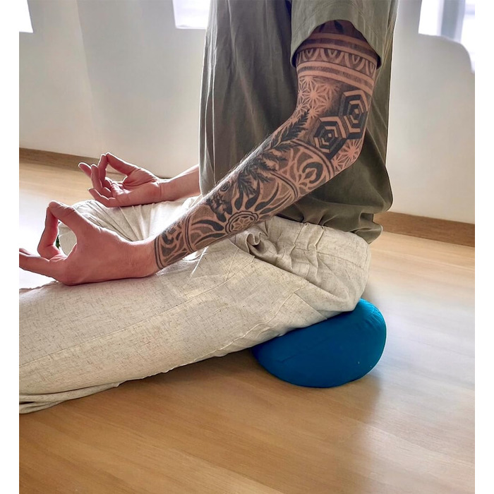 Подушка для йоги Yogakissen Shanti 15 см з вишивкою (Сонце або Лабіринт), наповнювач - лушпиння гречки, зношостійкий знімний чохол, преміум-якість, персоналізація