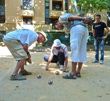 Набір для бочче Boccia: 8 металевих куль, 2 дерев'яні кулі, 2 вимірювачі відстані, магніт для куль, преміум чохол, петанк для гри на вулиці, у саду чи на пляжі