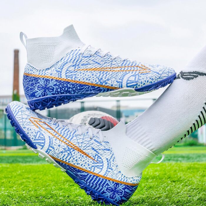 Дитячі футбольні бутси KUUK для штучного покриття, газону та залу. Підходять для хлопчиків та дівчаток. Розмір 38 EU, модель K1126, білі.