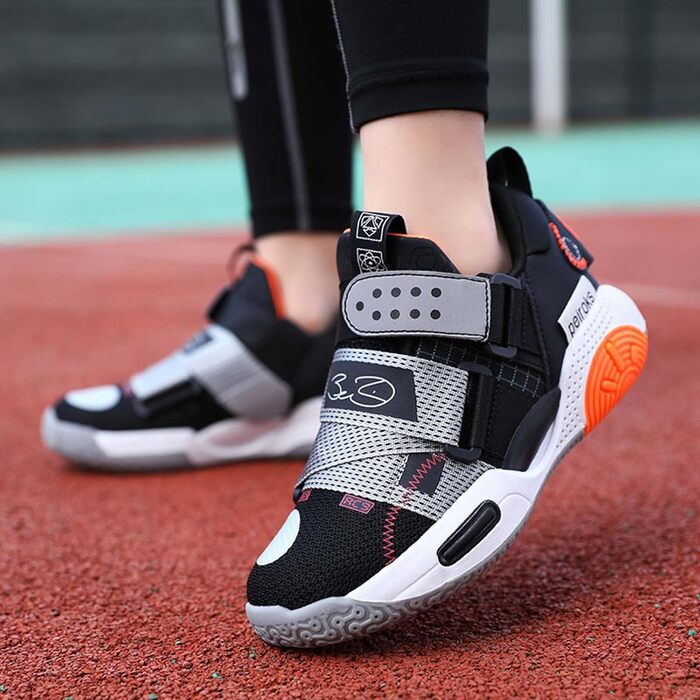 Дитячі спортивні кросівки для хлопчиків та дівчаток. Зручні, дихаючі, легкі, з неслизькою підошвою. Ідеальні для занять спортом, баскетболу, ходьби. Розмір 35 EU, сірий колір.