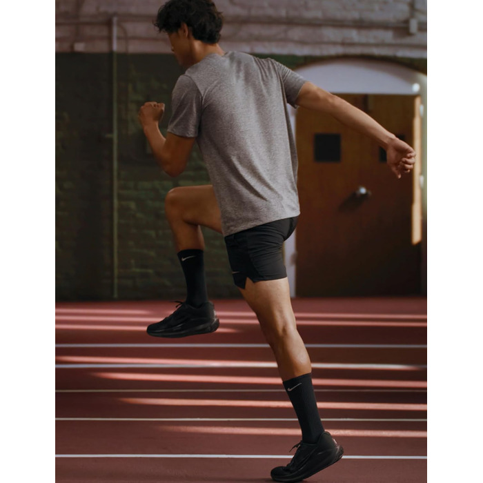 Кросівки Nike Downshifter 13 для чоловіків, 42.5 EU, сірий вугільний, чорний, сірий вовчий