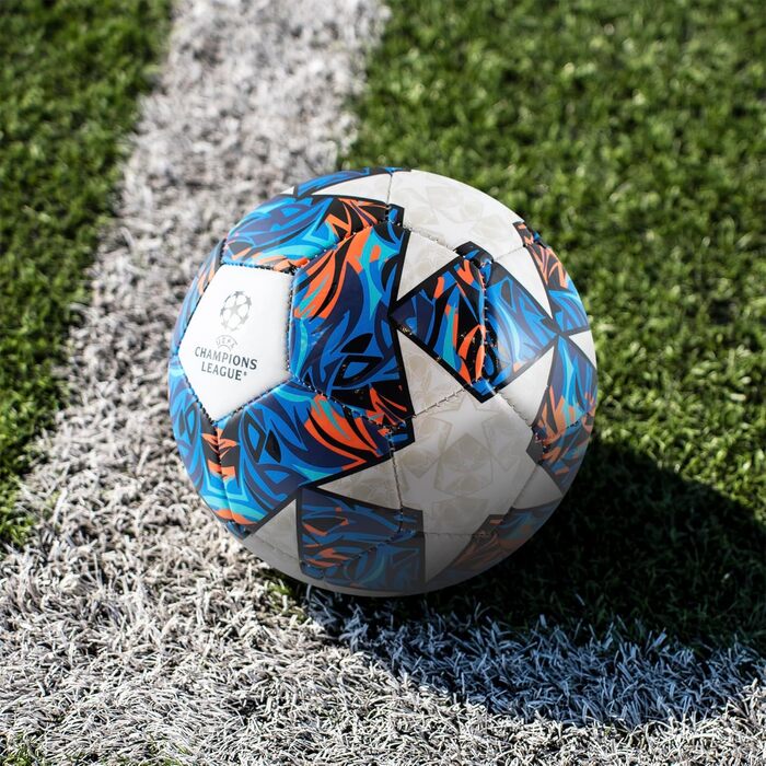Футбол Ліги Чемпіонів УЄФА: білий, синій, зелений (блакитний, оранжевий)