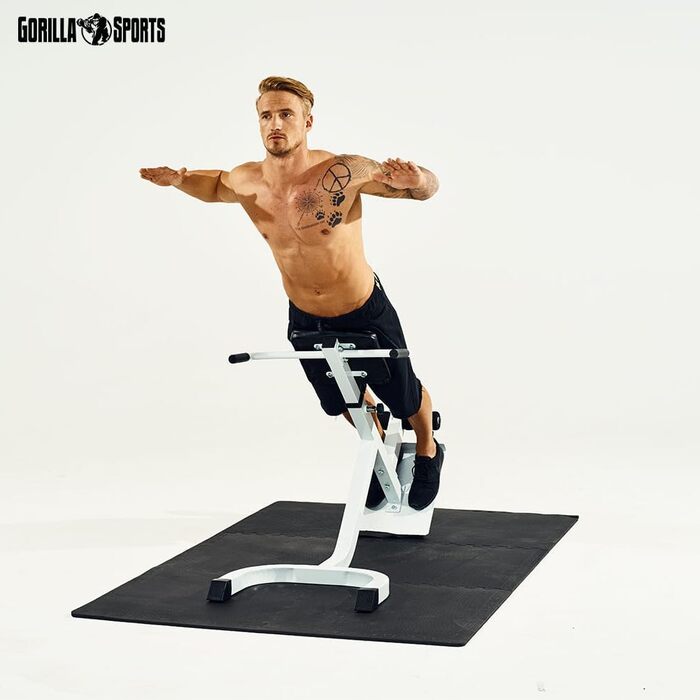 Рік-тренажер GORILLA SPORTS® з регулюванням, до 120 кг, з фіксацією ніг, чорний/білий. Для тренування спини, пресу та м'язів кора. Ідеально для дому.