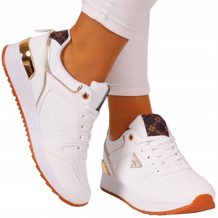 Жіночі білі кросівки Adidas — легкі, спортивні та зручні, розмір 37