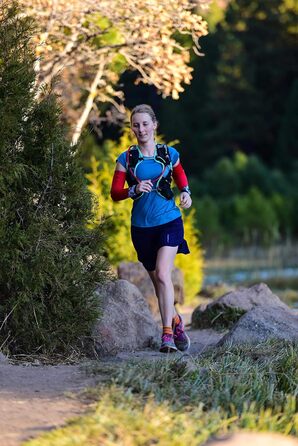 Жіночий біговий жилет UltrAspire Astral 9 л з гідрацією 2 л, універсальний розмір