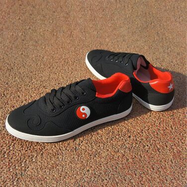 Вусінь-Кунфу: Шкіряні кросівки для тренувань та занять Кунг-Фу. Зручні, з неслизькою підошвою, для чоловіків та жінок. Підходять для тай-чі, занять спортом та повсякденного носіння. Розмір 38 EU, чорний колір.