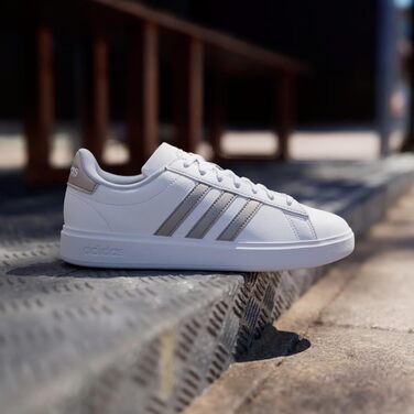 Кросівки Adidas Grand Court 2.0 жіночі, білі з бежевим, 39 1/3 EU