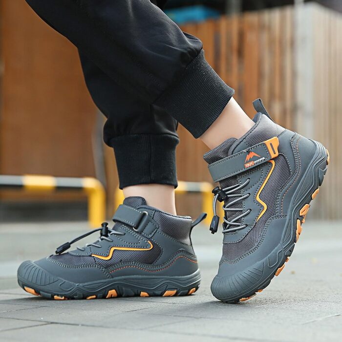 Дитячі трекінгові черевики для туризму та активного відпочинку: легкі, зручні, з неслизькою підошвою. Unisex модель для хлопчиків та дівчаток, розмір 34 EU, сірий колір.