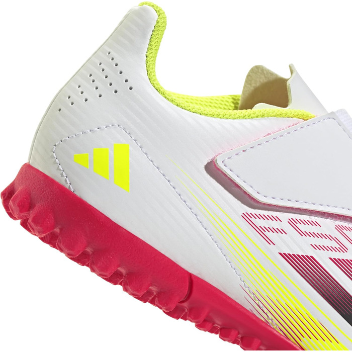 Дитячі футбольні бутси adidas F50 Club Hook and Loop для штучного поля, 32 EU, білий/чорний/жовтий