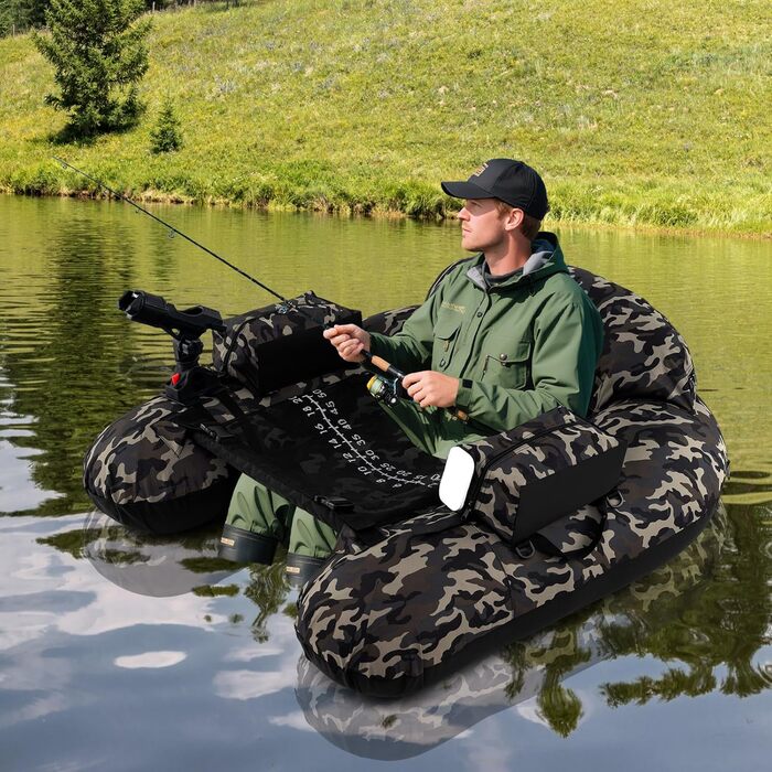 Надувний човен GYMAX для риболовлі з насосом, веслами, ластами та тримачами для вудлищ, belly boat з сіткою для риби та столиком для приманок, вантажопідйомність до 150 кг, камуфляж