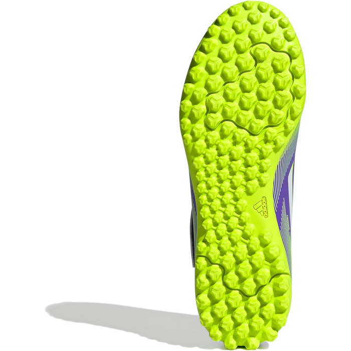 Дитячі футбольні бутси adidas F50 Club Hook and Loop для гри на траві, розмір 34 EU, фіолетовий/білий/лимонний