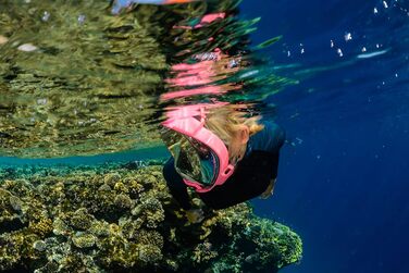 Маска для снорклінгу OCEAN REEF Aria QR з трубкою - повна маска, рожевий колір (S/M)