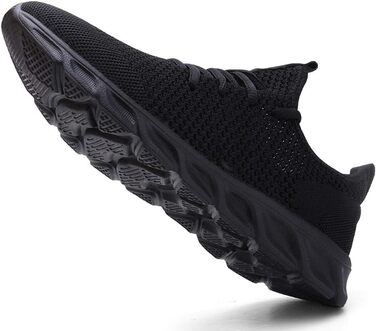 Жіночі кросівки для бігу та занять спортом. Легкі, дихаючі, чорного кольору, розмір 38 EU. Ідеально підходять для бігу, фітнесу, прогулянок та активного відпочинку.