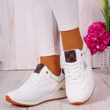 Жіночі білі кросівки Adidas — легкі, спортивні та зручні, розмір 37
