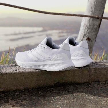 Жіночі кросівки для бігу adidas Runfalcon 5 Cloud White — білі, з амортизацією Cloudfoam та дихаючою сіткою, розмір 39 1/3 EU