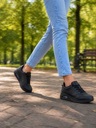 Жіночі спортивні кросівки Adidas Vices, екошкіра, чорні, р. 38