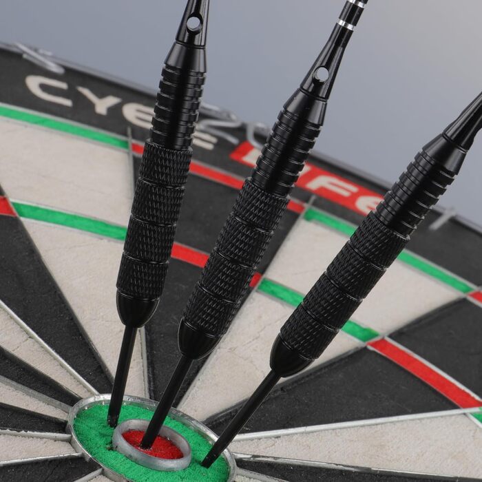 Професійні сталеві дротики CyeeLife з металевими наконечниками (12 шт.) + 24 пір'я + точилка, 22 г (Чорні)