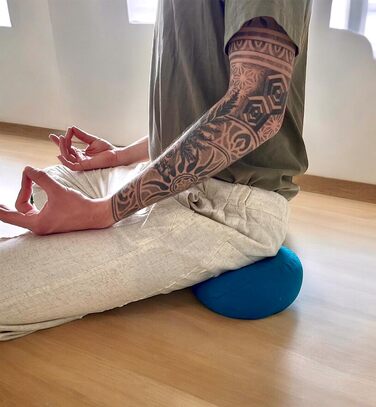 Подушка для йоги Yogakissen Shanti 15 см з вишивкою (Сонце або Лабіринт), наповнювач - лушпиння гречки, зношостійкий знімний чохол, преміум-якість, персоналізація