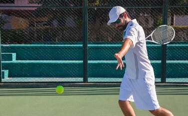Набір тенісних ракеток для 2 гравців: легкі ракетки для дорослих, початківців та студентів, комплект з сумкою, обмотувальними ручками та тенісними м'ячами (біло/чорний)