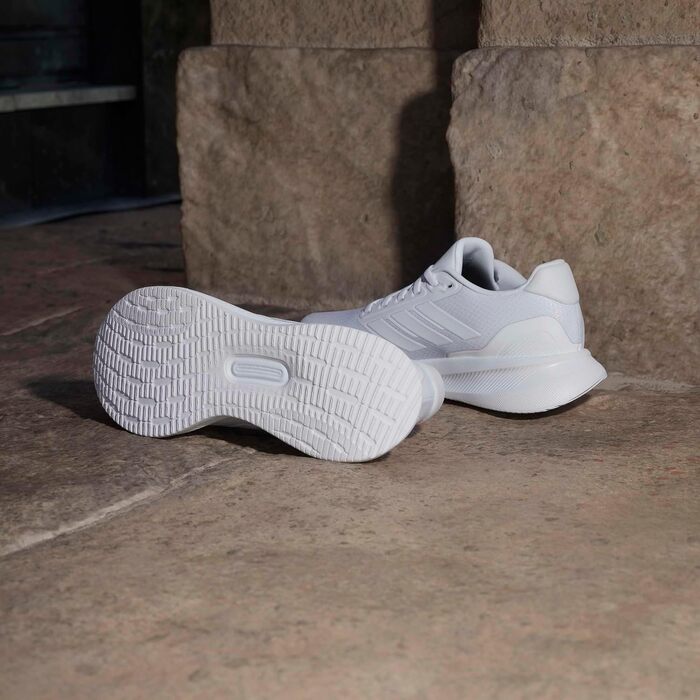 Жіночі кросівки для бігу adidas Runfalcon 5 Cloud White — білі, з амортизацією Cloudfoam та дихаючою сіткою, розмір 39 1/3 EU