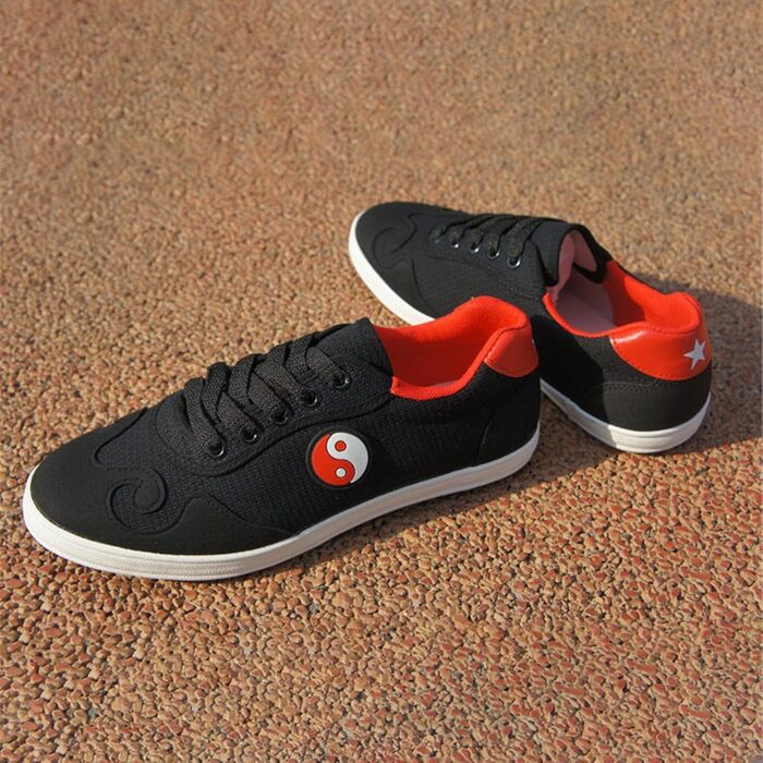 Вусінь-Кунфу: Шкіряні кросівки для тренувань та занять Кунг-Фу. Зручні, з неслизькою підошвою, для чоловіків та жінок. Підходять для тай-чі, занять спортом та повсякденного носіння. Розмір 38 EU, чорний колір.