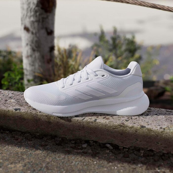 Жіночі кросівки для бігу adidas Runfalcon 5 Cloud White — білі, з амортизацією Cloudfoam та дихаючою сіткою, розмір 39 1/3 EU