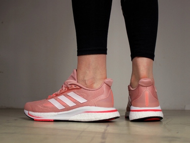 Жіночі спортивні кросівки Adidas, розмір 37 1/3