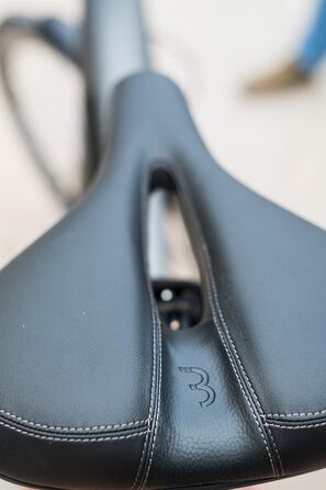 Анатомічне велосипедне сідло BBB Cycling SoftShape Relaxed BSD-125, універсальне, комфортне
