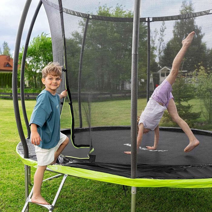 Трамплін Hop-Sport Outdoor – діаметр 244/305/366/427/488 см. Комплект з захисним сіткою, вигнутими ніжками та сертифікатами безпеки. З драбиною та захисним бордюром.