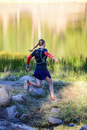 Жіночий біговий жилет UltrAspire Astral 9 л з гідрацією 2 л, універсальний розмір