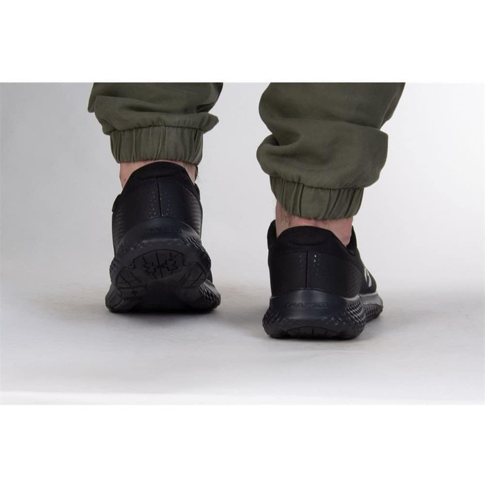 Чоловічі бігові кросівки Under Armour Charged Rogue 3 Storm з технологією Visual Cushioning, чорні, 40 EU