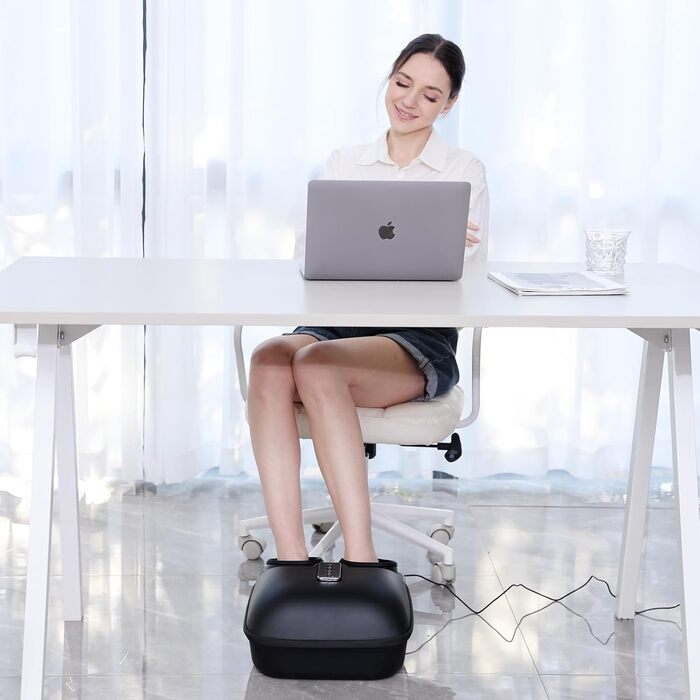 Масажер для ніг BeSokar Shiatsu з пультом, 6D-кнесірування, ролики, повітряна компресія, 3 рівні інтенсивності, теплова терапія