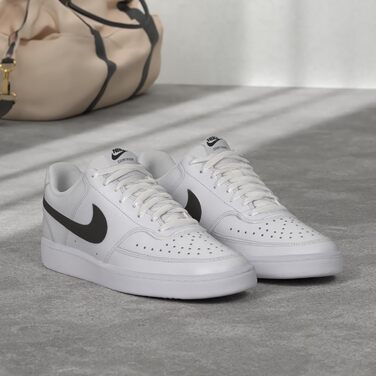 Кросівки Nike Court Vision Low - баскетбольні, білі/чорні, 44.5 EU