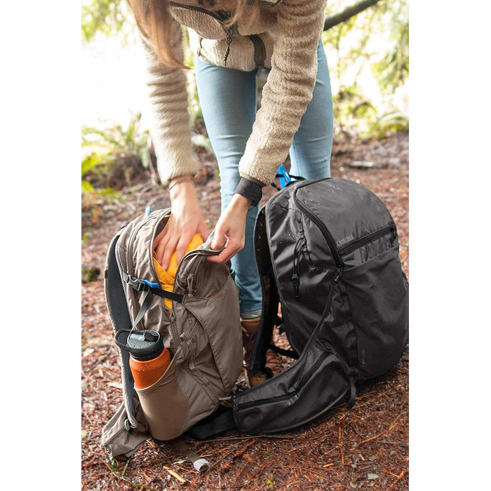 Гідраторний рюкзак CamelBak Rim Runner 22, 2.5 л, для походів, вугілля/графіт